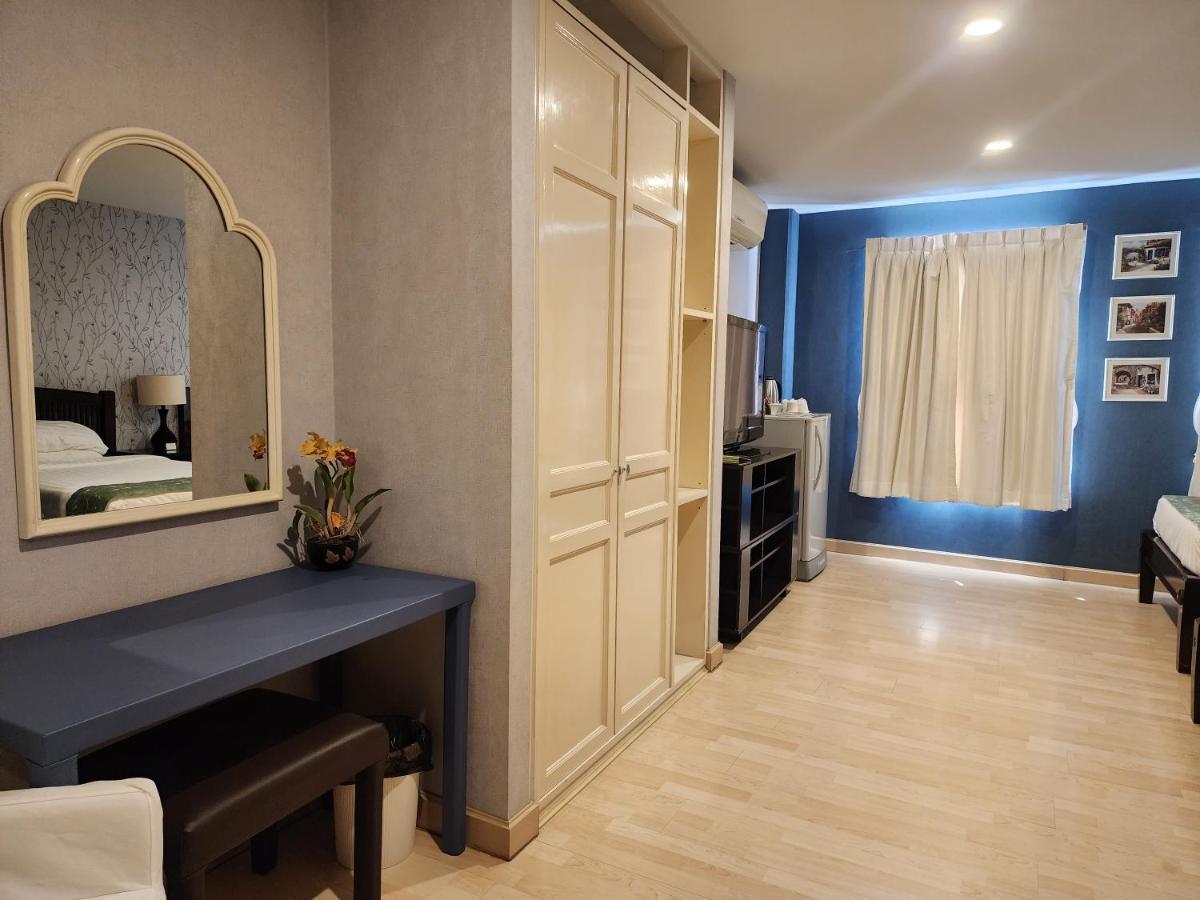 August Residence Bangkok Luaran gambar